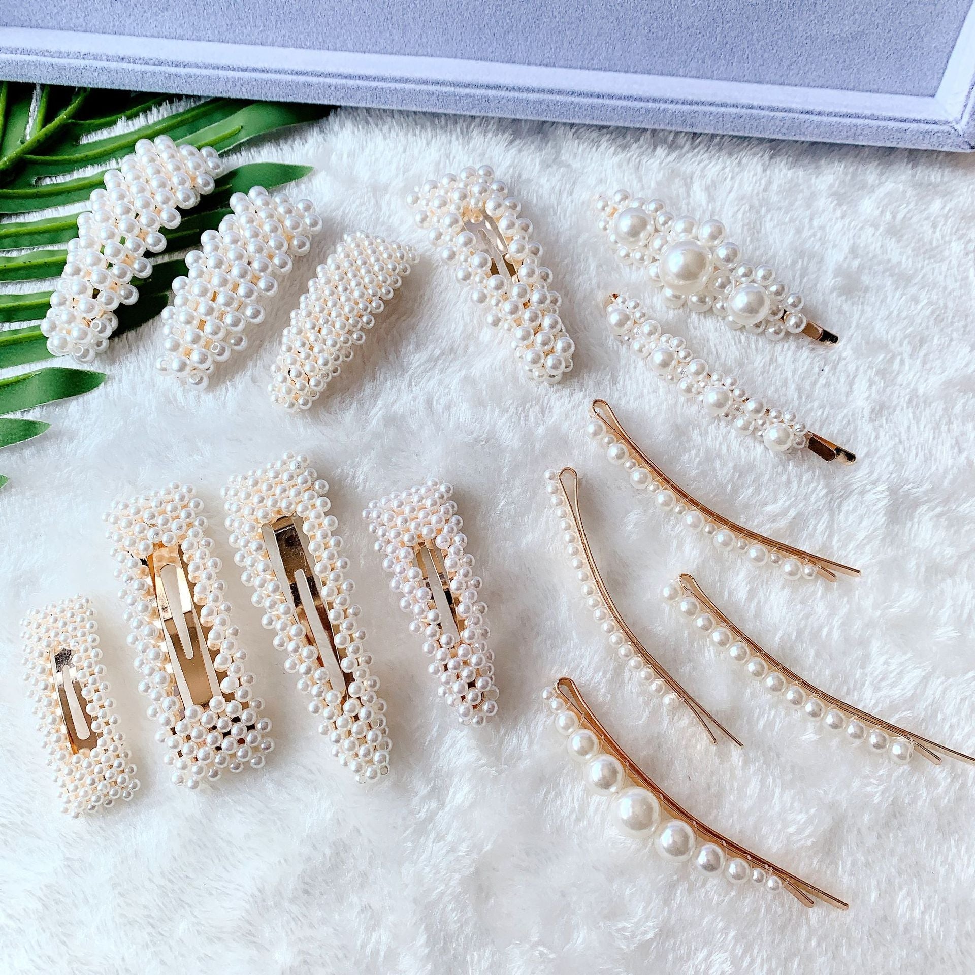 Women's Elegant Sweet Solid Color Plastic Hair Clip