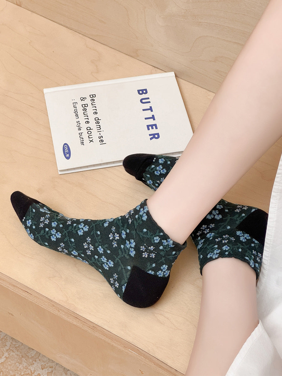 5 Pairs Women Vintage Flower Embossing Socks