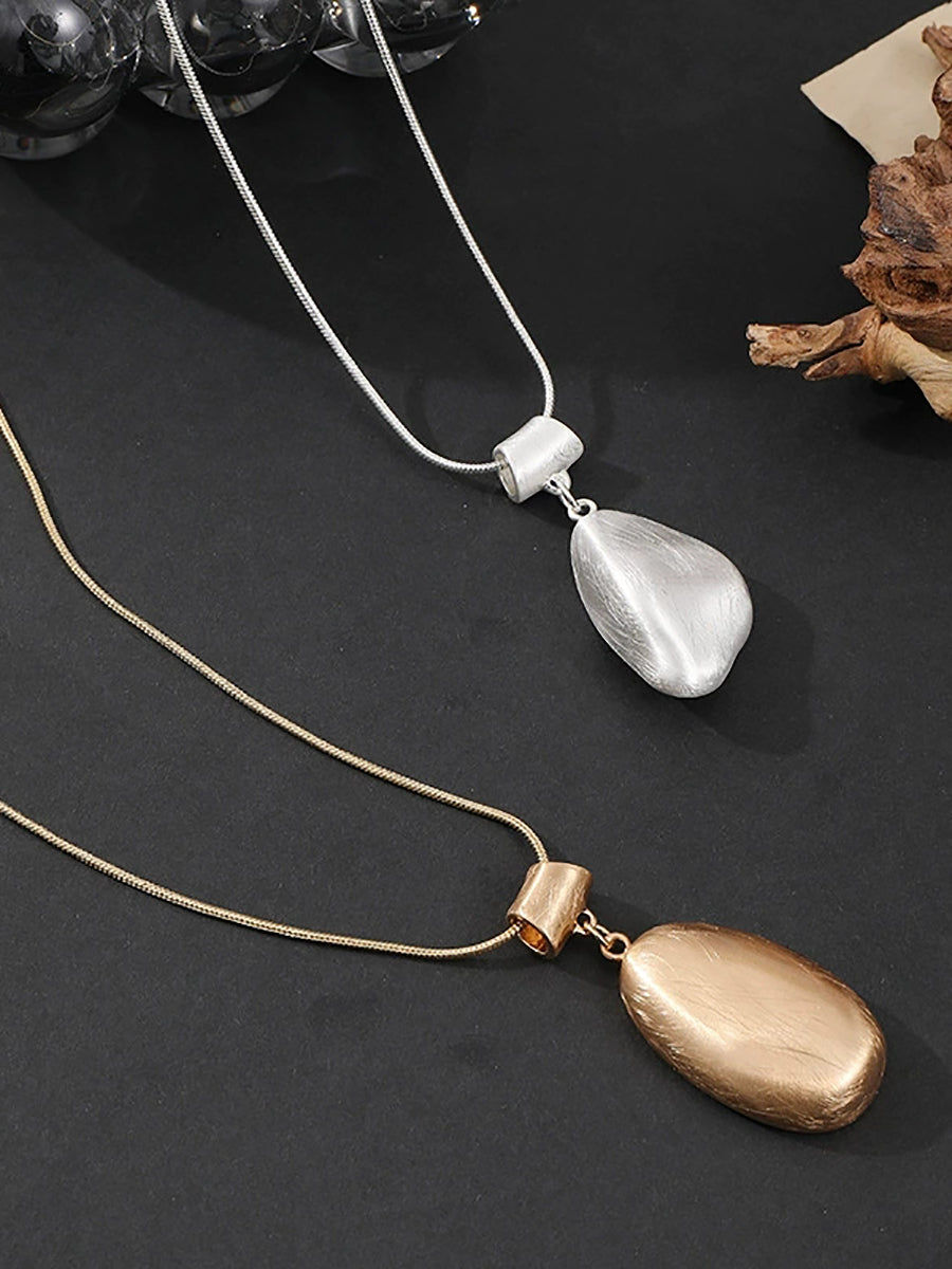 Women Vintage Alloy Oval Pendant Necklace
