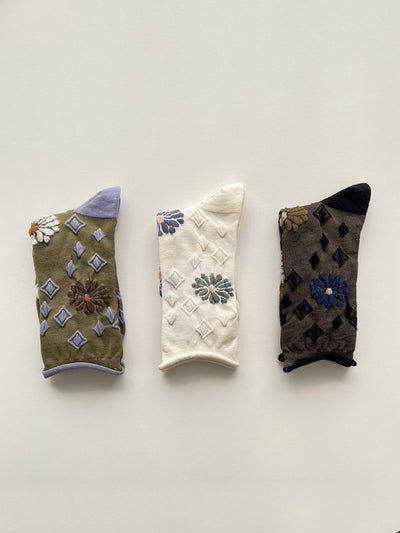 3 Pairs Women Artsy Flower Embossing Colorblock Socks