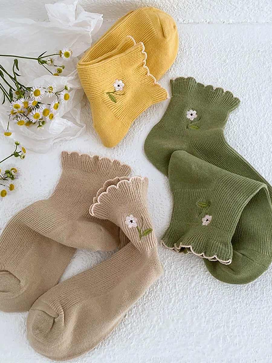 Women Artsy Flower Embroidery Cotton Socks