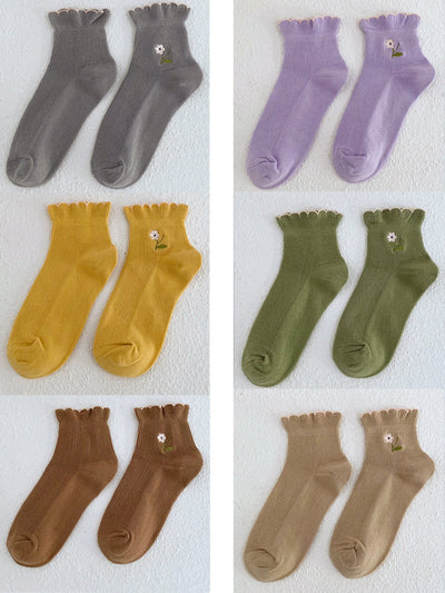 Women Artsy Flower Embroidery Cotton Socks