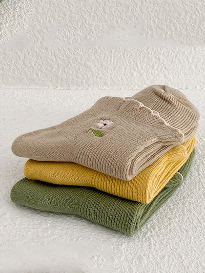 Women Artsy Flower Embroidery Cotton Socks