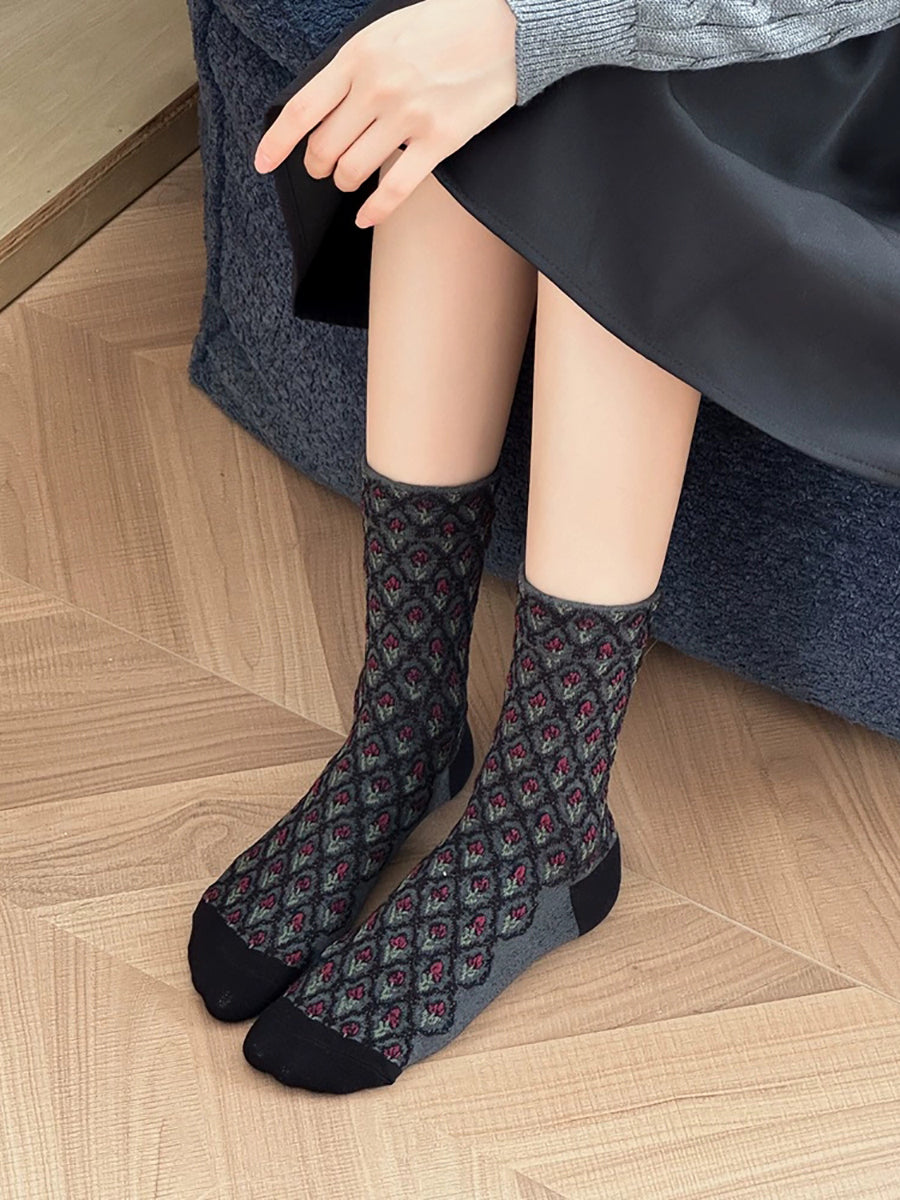 Women Autumn Vintage Flower Embossing Cotton Socks