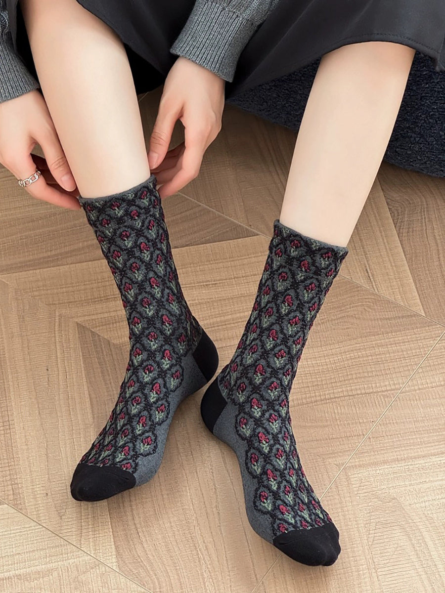 Women Autumn Vintage Flower Embossing Cotton Socks