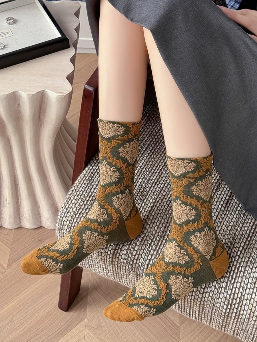 5 Pairs Women Artsy Flower Embossing Mid-Heel Socks