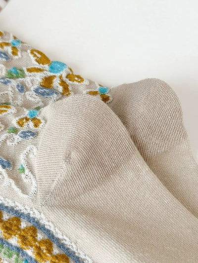 5 Pairs Women Vintage Floal Embossing Cotton Socks