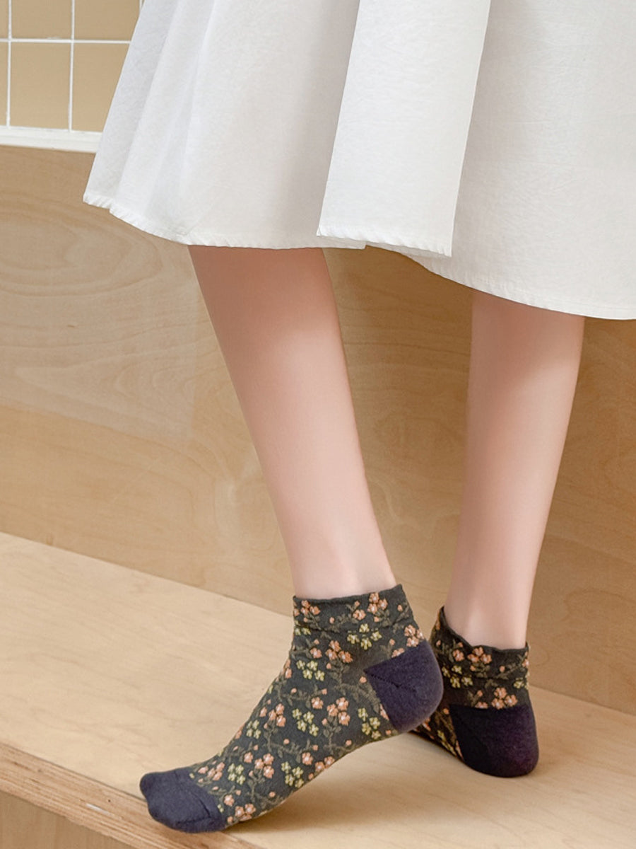 5 Pairs Women Vintage Flower Embossing Socks