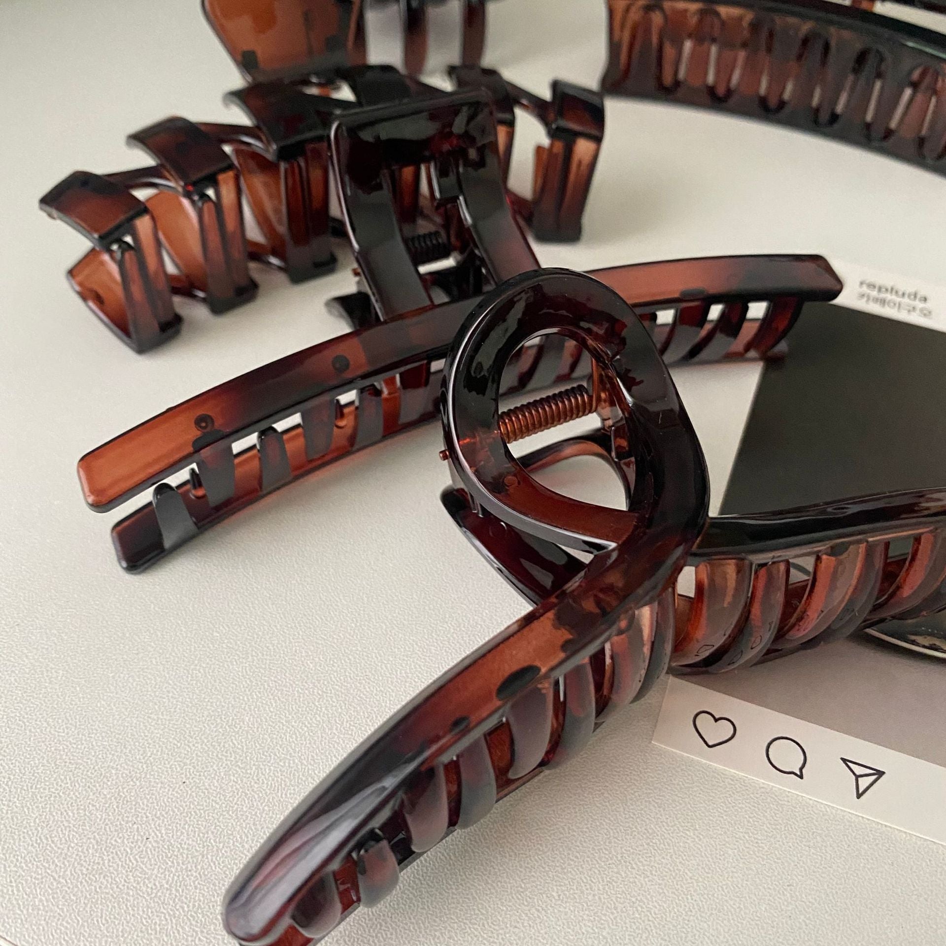 Women's Simple Style Commute IG Style Solid Color Lines Plastic Spray Paint Hair Claws