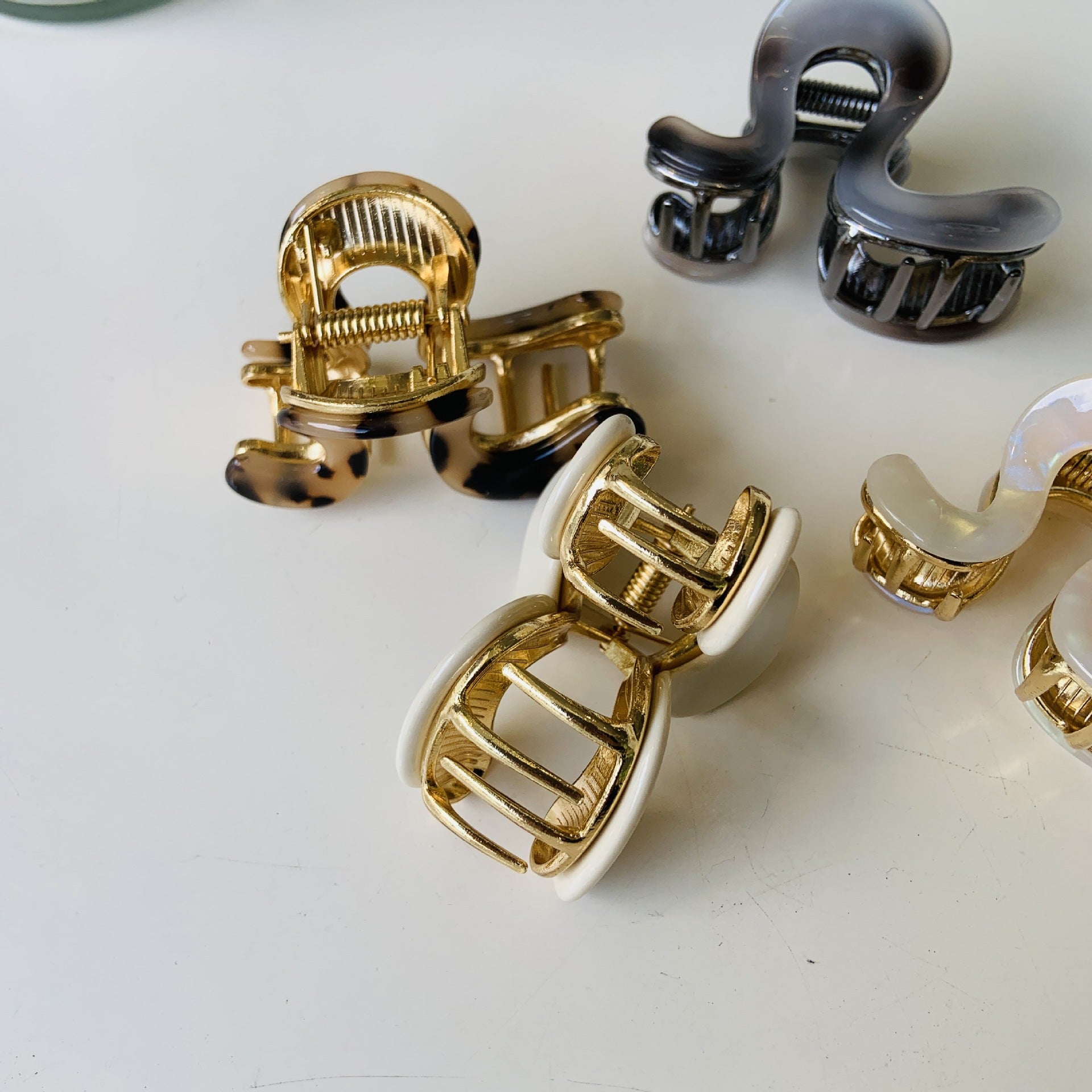 Women's Simple Style Color Block Plastic Resin Polishing Hair Claws