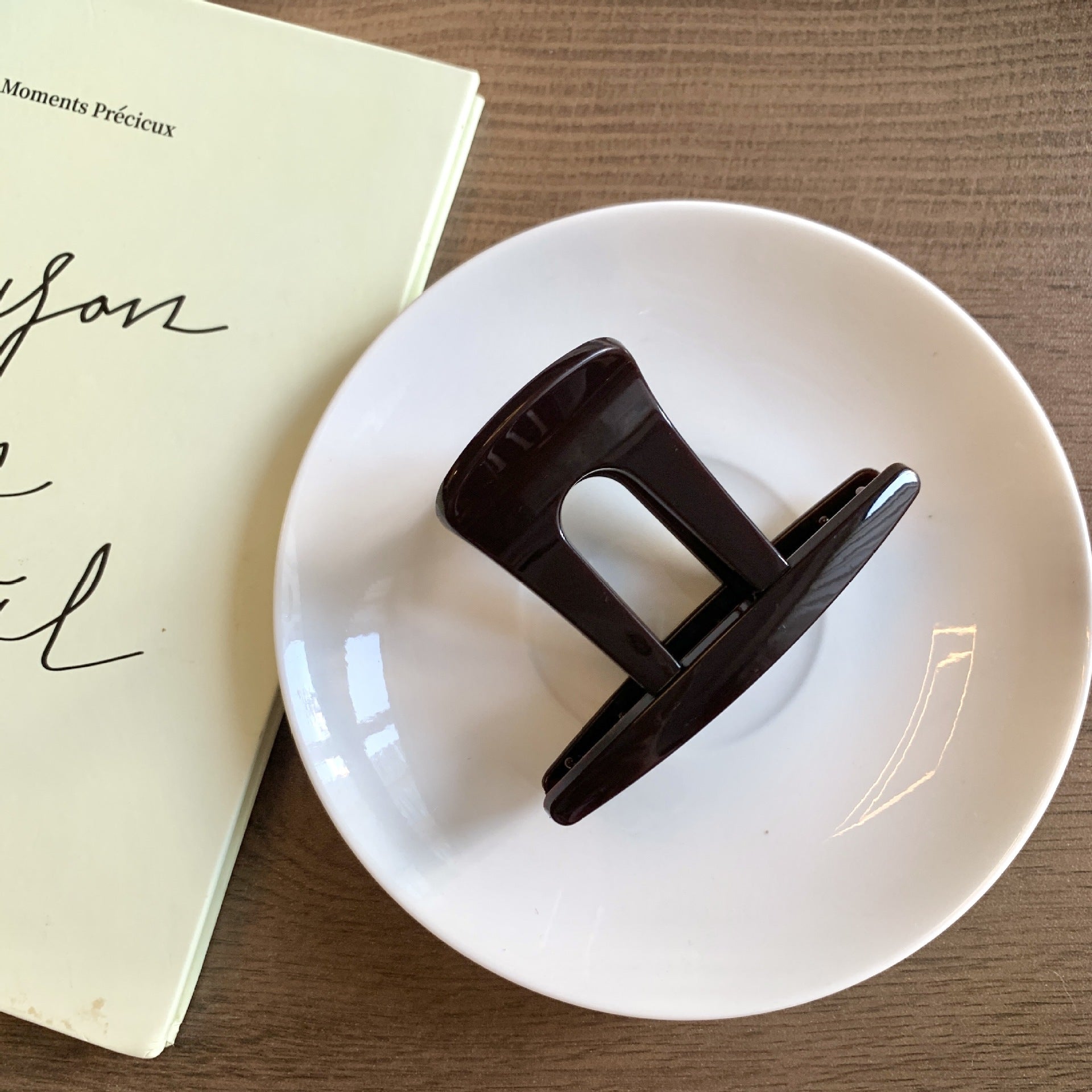 Women's Simple Style Top Hat Solid Color Plastic Hair Claws