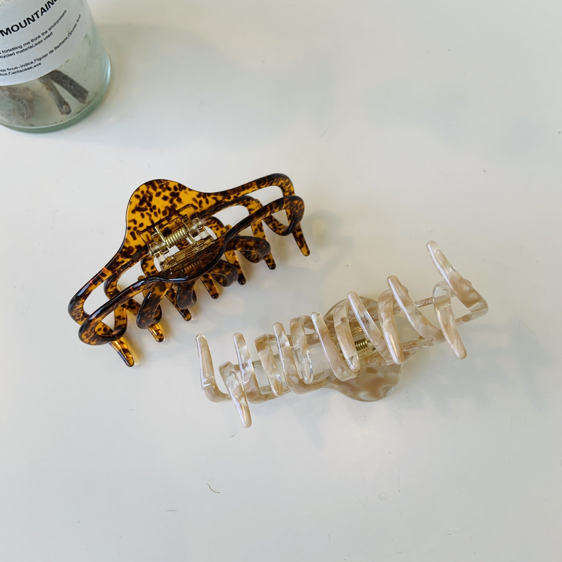 Women's Simple Style Geometric Acetic acid sheets Polishing Hair Claws