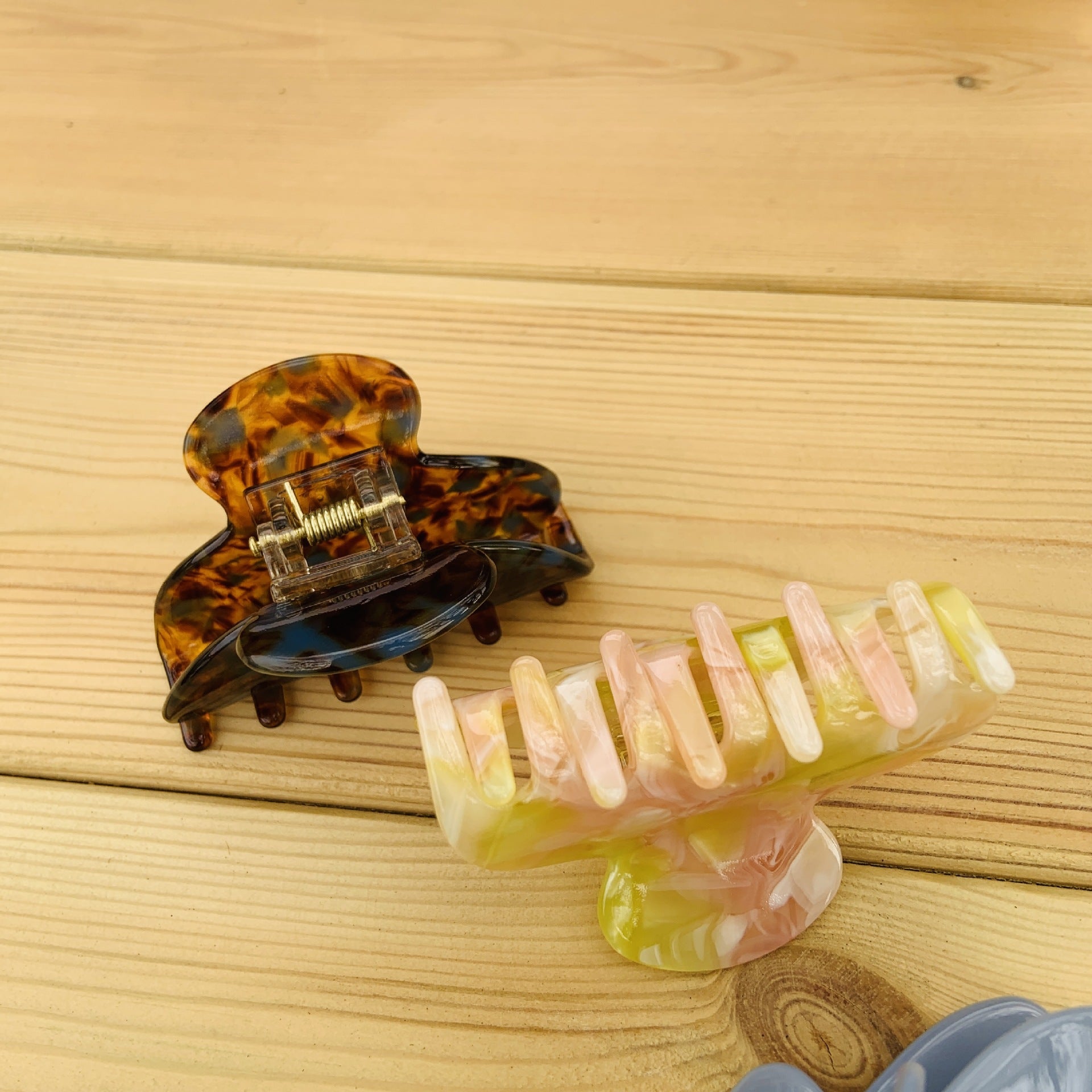 Women's Simple Style Geometric Acetic acid sheets Hair Claws