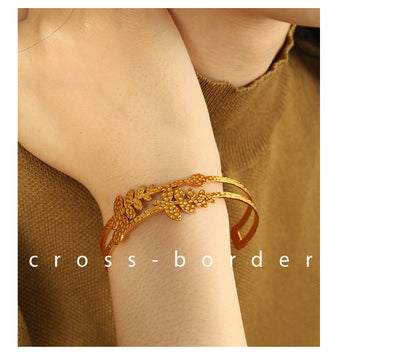 Simple Style Leaves Solid Color Flower Titanium Steel 18K Gold Plated Bangle In Bulk