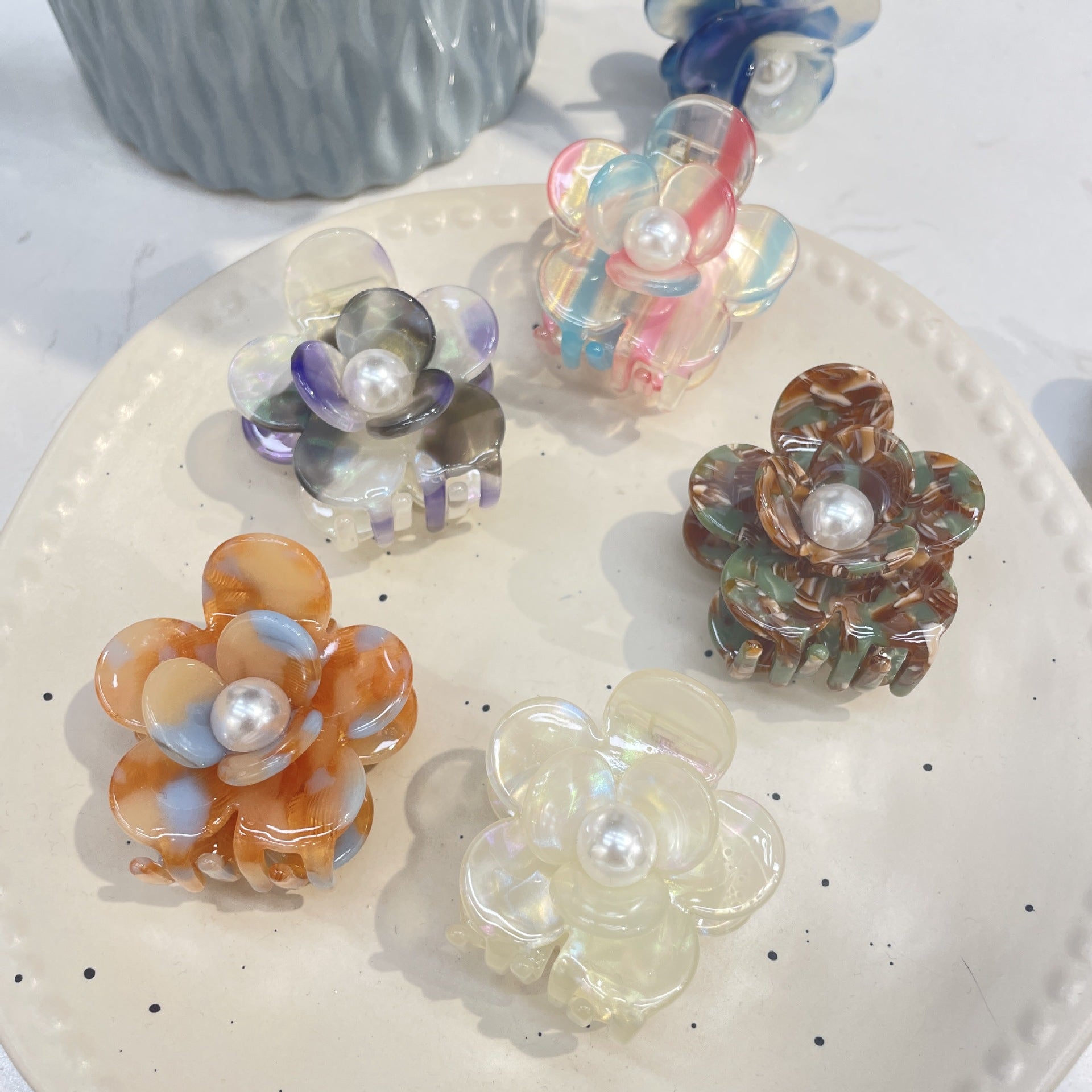 Women's Elegant Simple Style Flower Acetic acid sheets Inlay Artificial Pearls Hair Claws