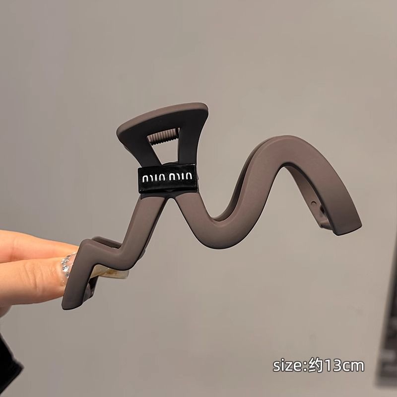 Cute love grab clip girl 2025 new popular high-end disc hair shark clip hairpin hair card headdress