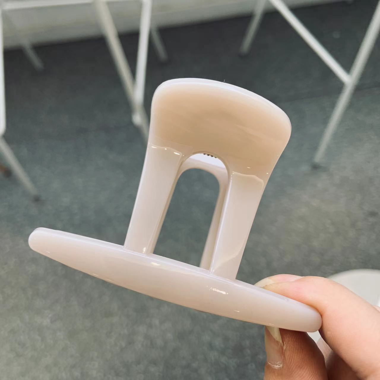 Women's Simple Style Top Hat Solid Color Plastic Hair Claws