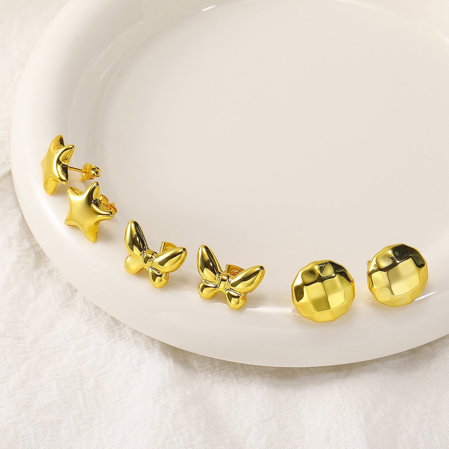 1 Pair Elegant Round Star Butterfly Titanium Steel Ear Studs