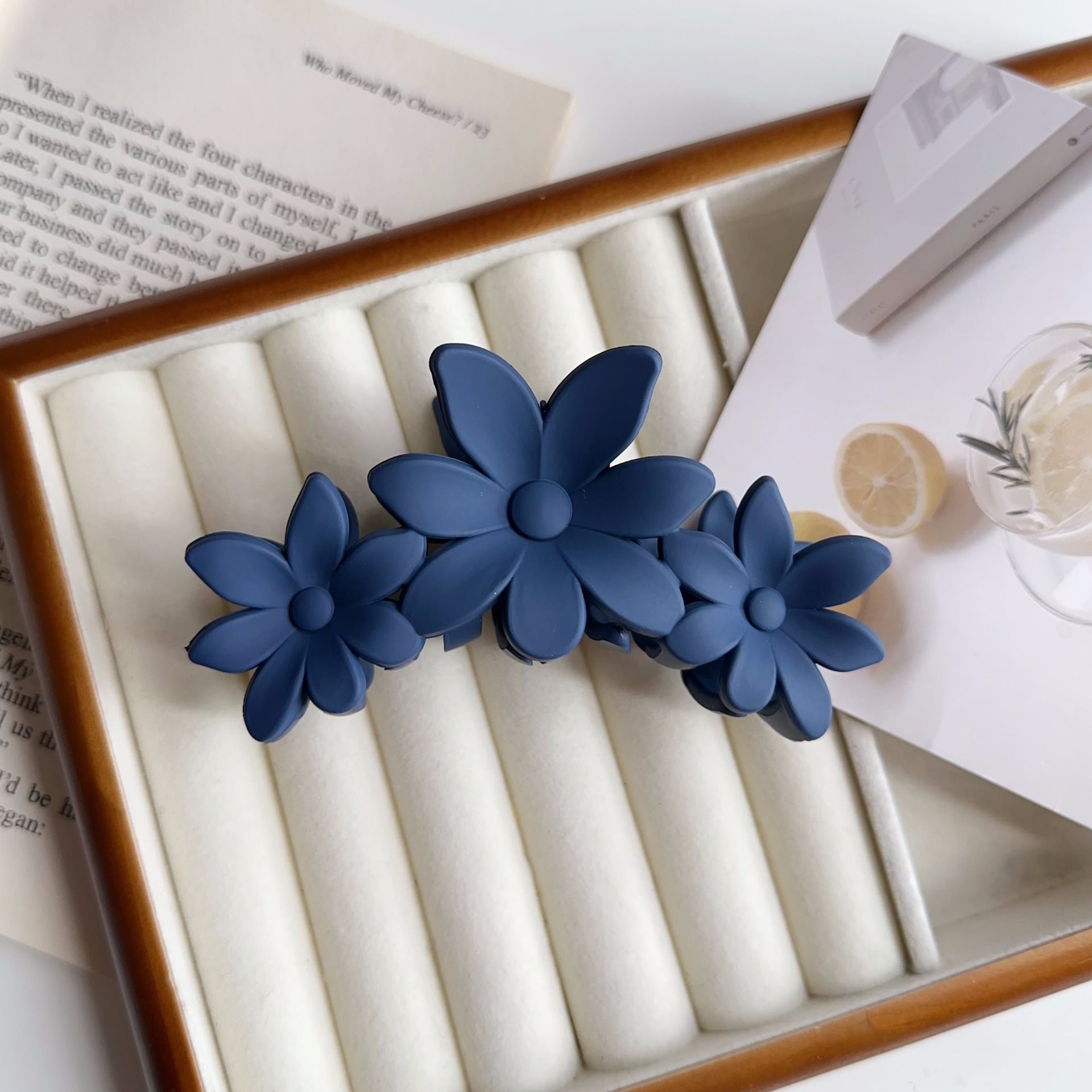 Women's Simple Style Classic Style Flower Plastic Resin Stoving Varnish Hair Claws