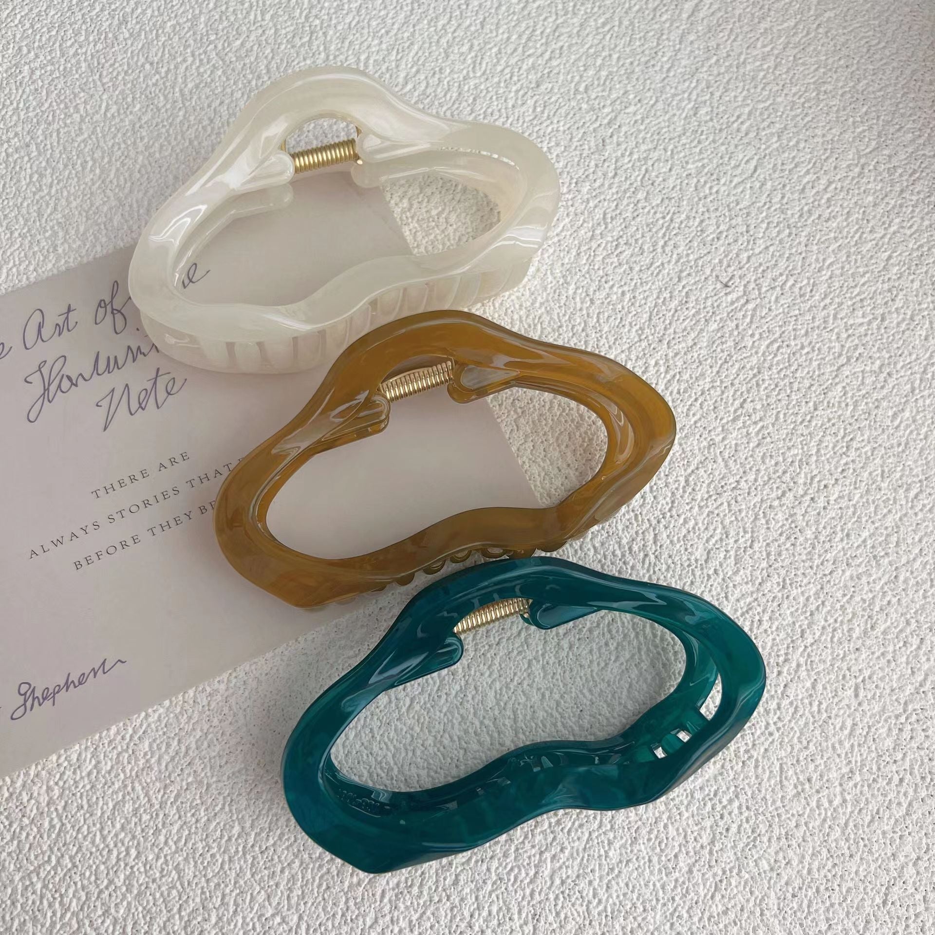 simple style irregular solid color plastic resin hollow out hair claws