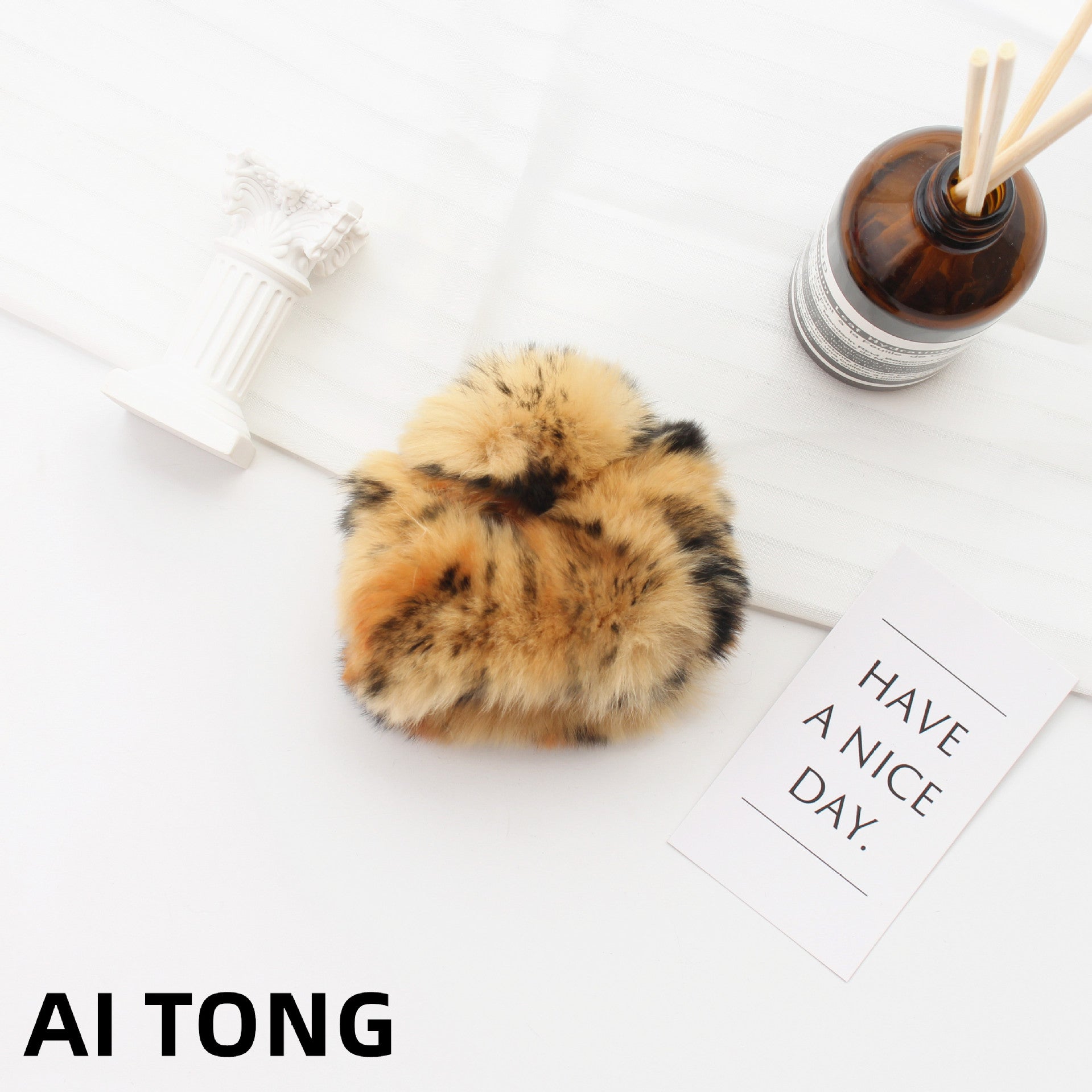 Women's Simple Style Classic Style Solid Color rabbit fur Hair Claws