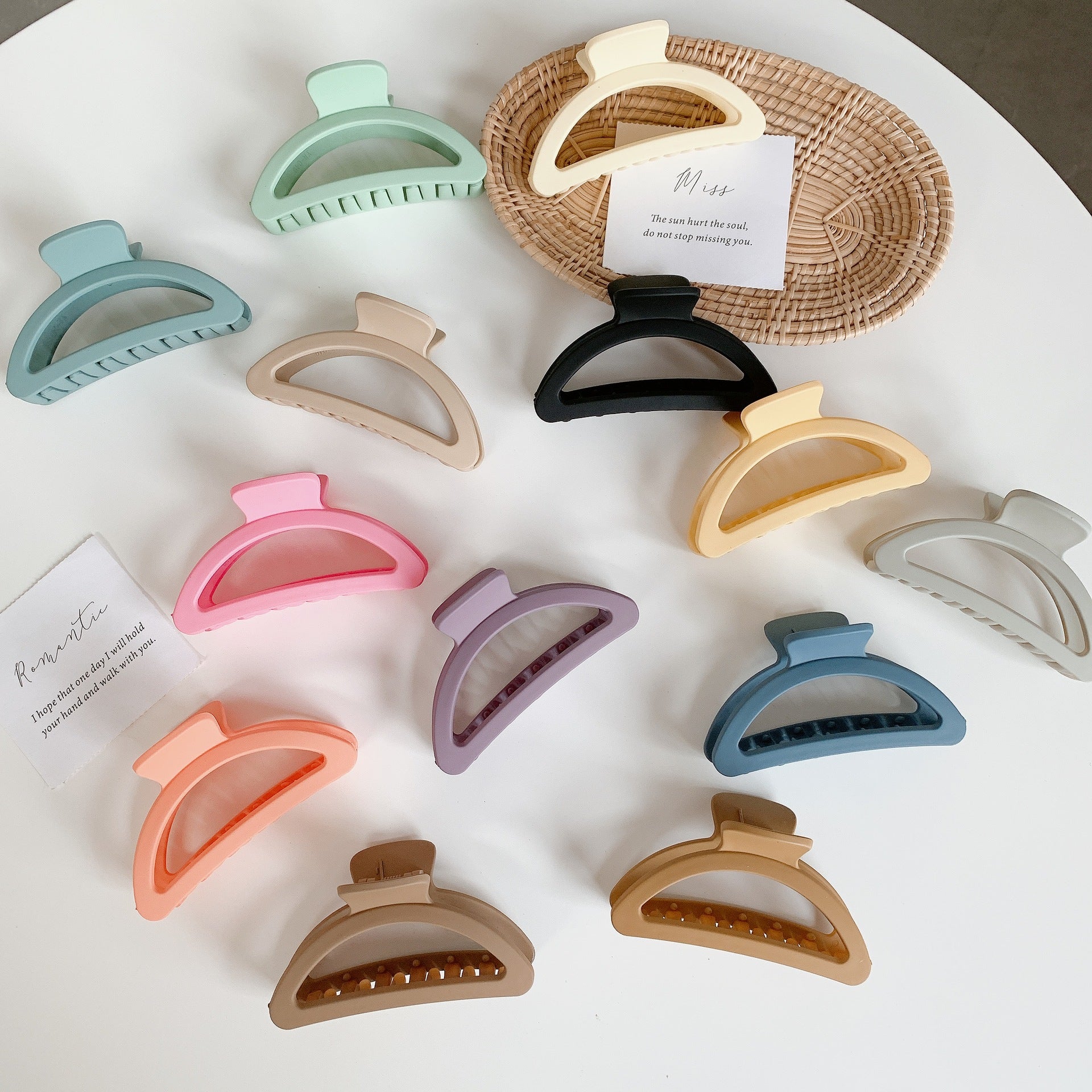 retro solid color plastic resin hair claws