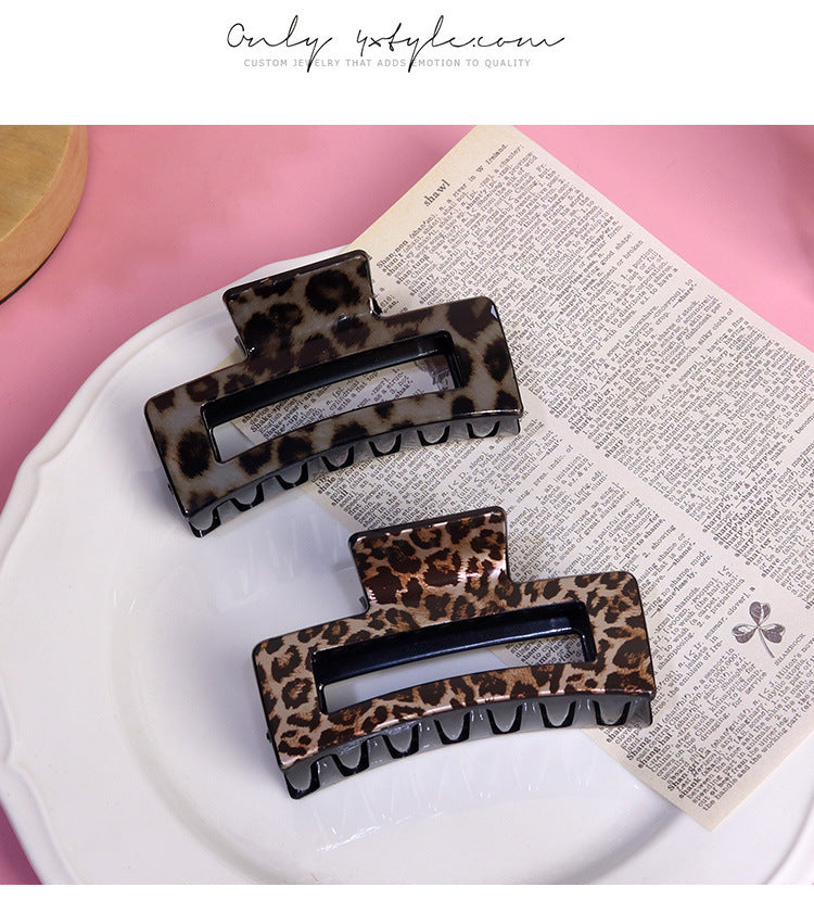 Women's Retro Leopard Plastic Printing Hollow Out Hair Claws