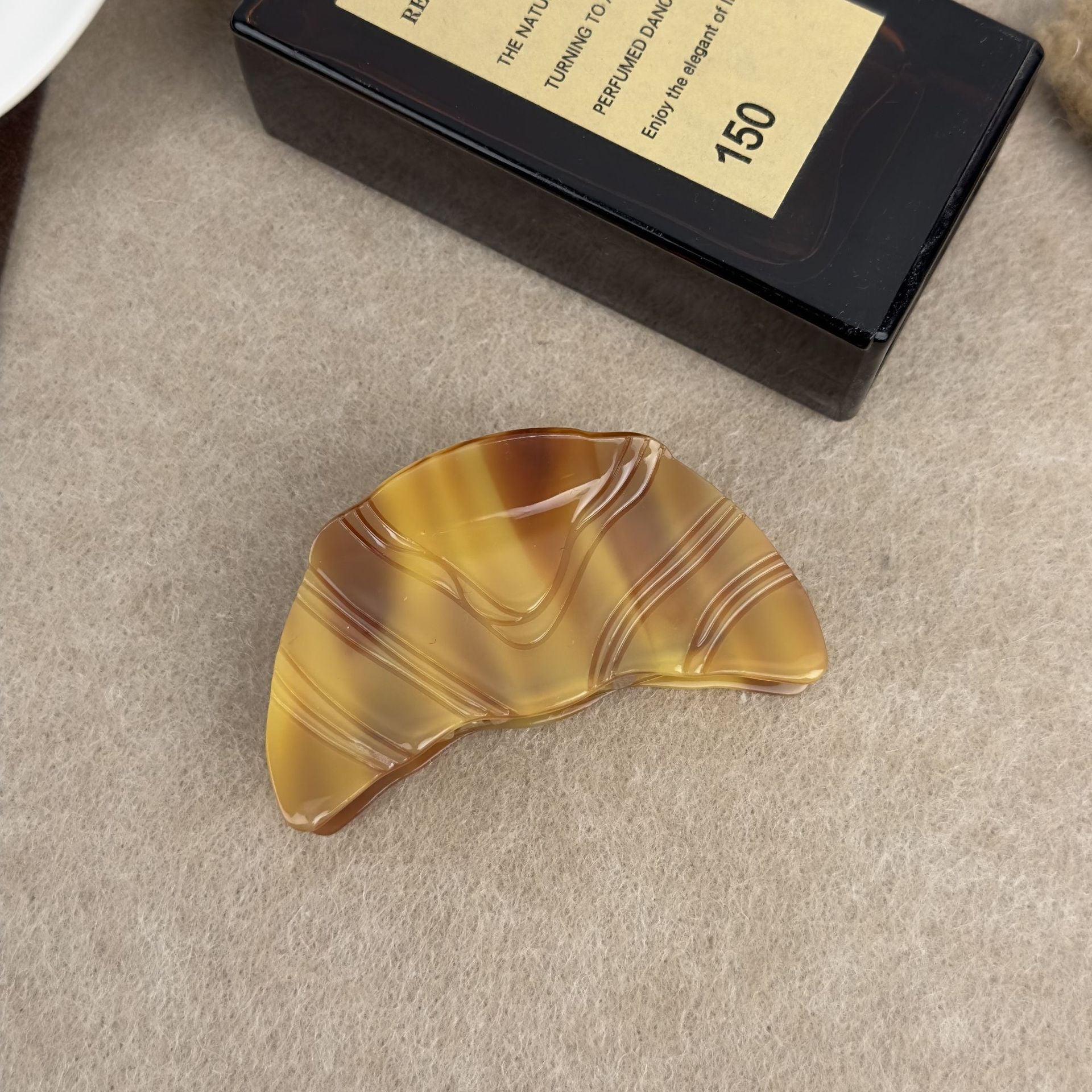 Women's Cute Geometric Acetic acid sheets Hair Claws