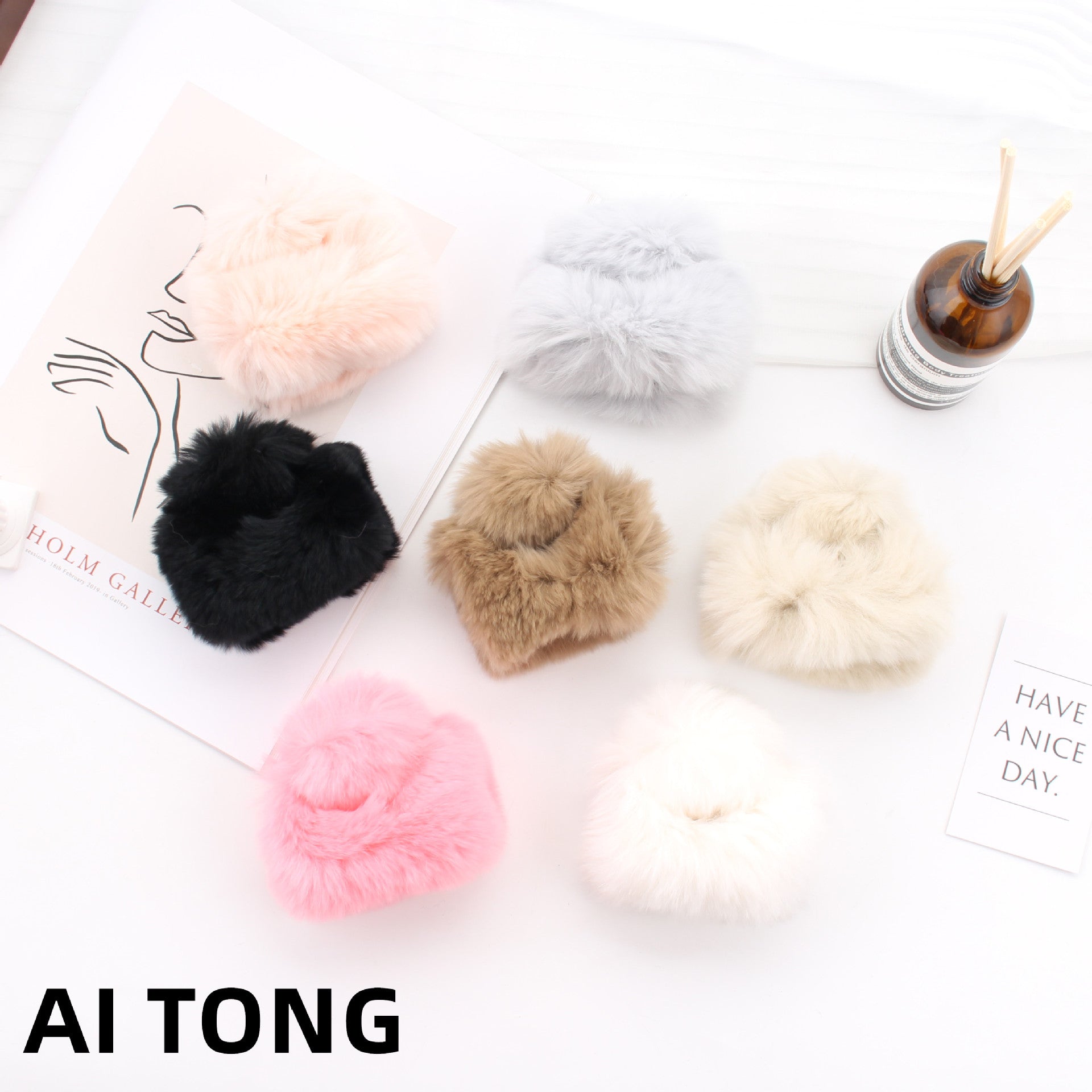 Women's Simple Style Classic Style Solid Color rabbit fur Hair Claws