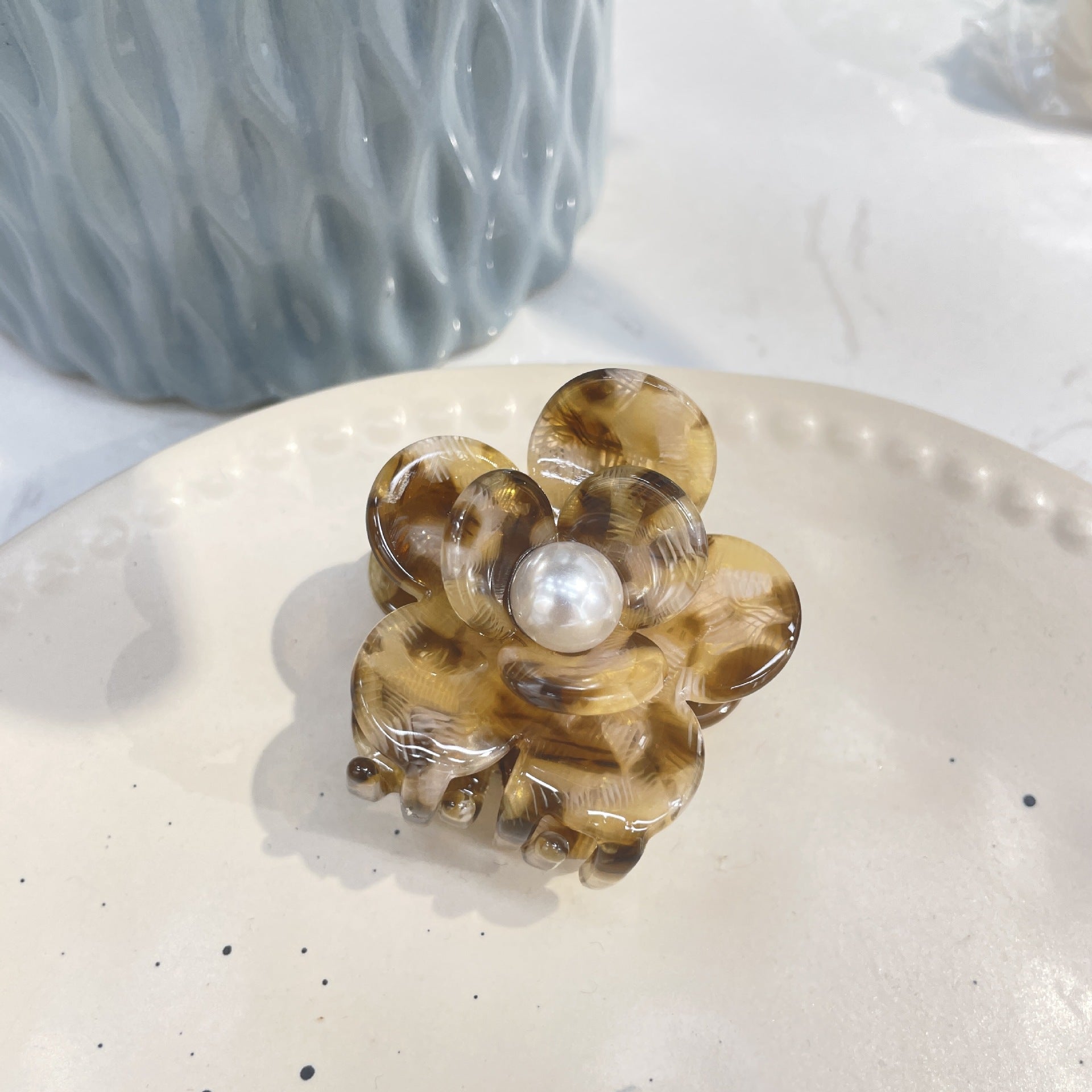 Women's Elegant Simple Style Flower Acetic acid sheets Inlay Artificial Pearls Hair Claws