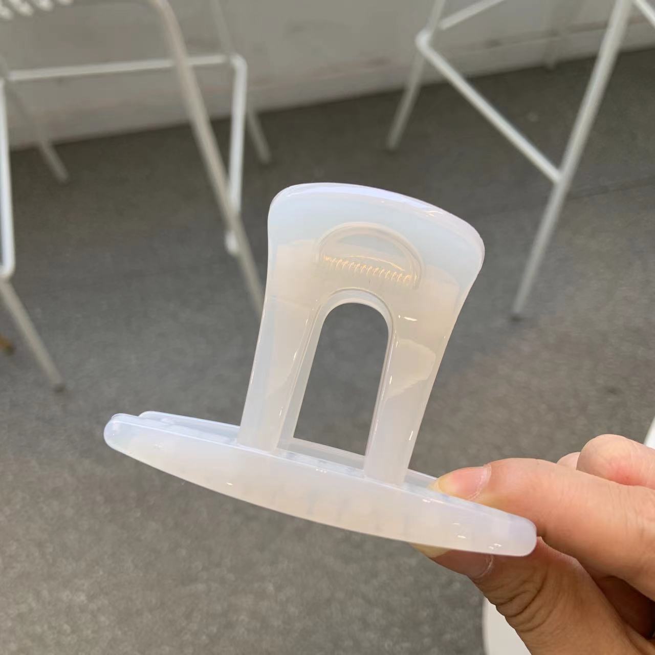 Women's Simple Style Top Hat Solid Color Plastic Hair Claws