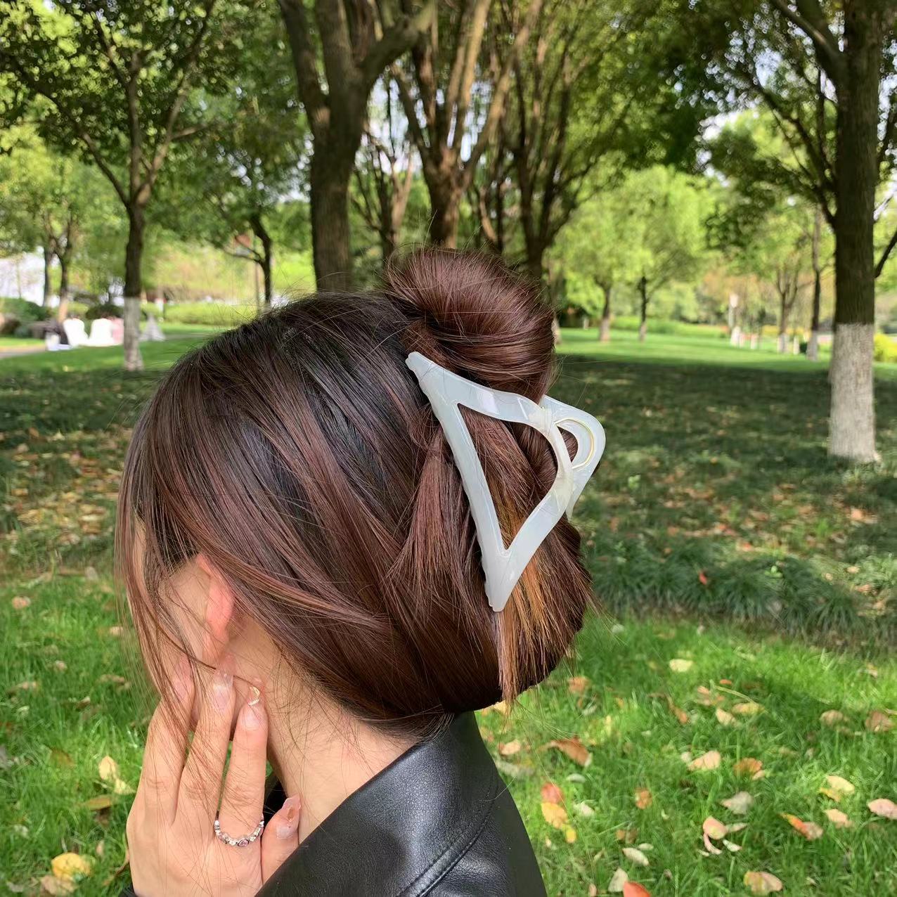 lady triangle arylic stoving varnish hair claws