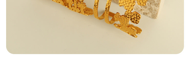 Simple Style Leaves Solid Color Flower Titanium Steel 18K Gold Plated Bangle In Bulk