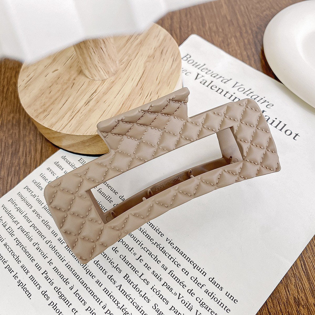 Women's Elegant Simple Style Solid Color Plastic Hair Claws