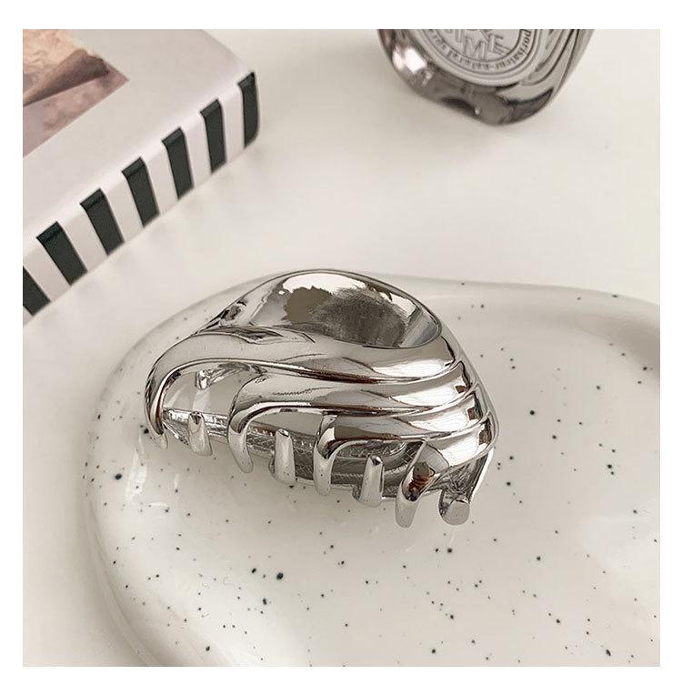 Women's Casual Simple Style Solid Color Alloy Hair Claws