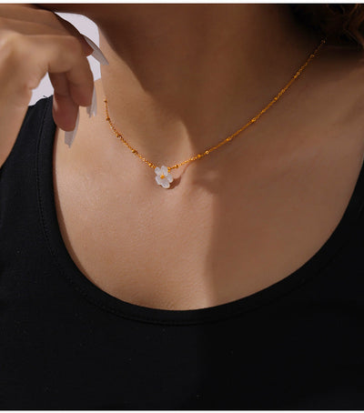 Jewelry Elegant Flower Titanium Steel Pendant Necklace