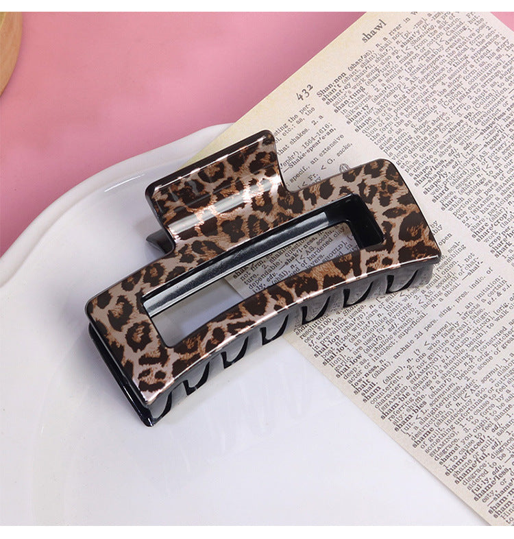 Women's Retro Leopard Plastic Printing Hollow Out Hair Claws