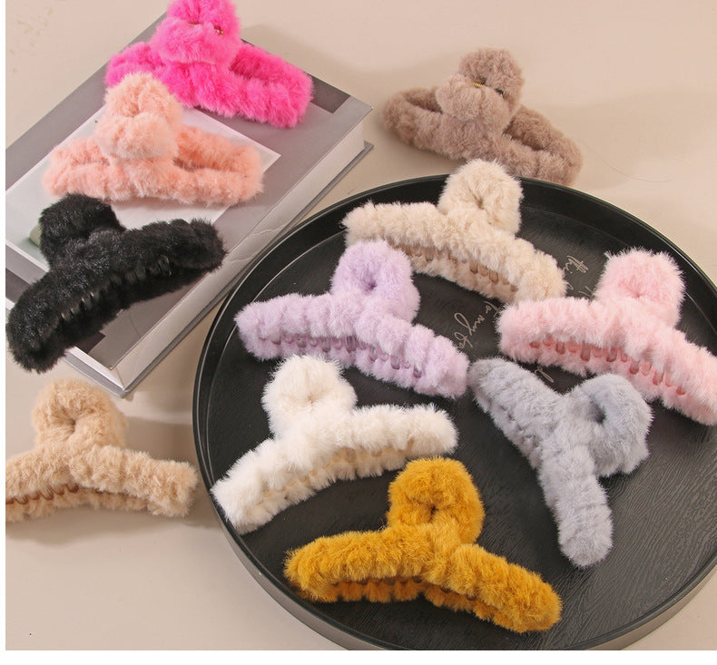 Women's Simple Style Solid Color Plush Handmade Hair Claws