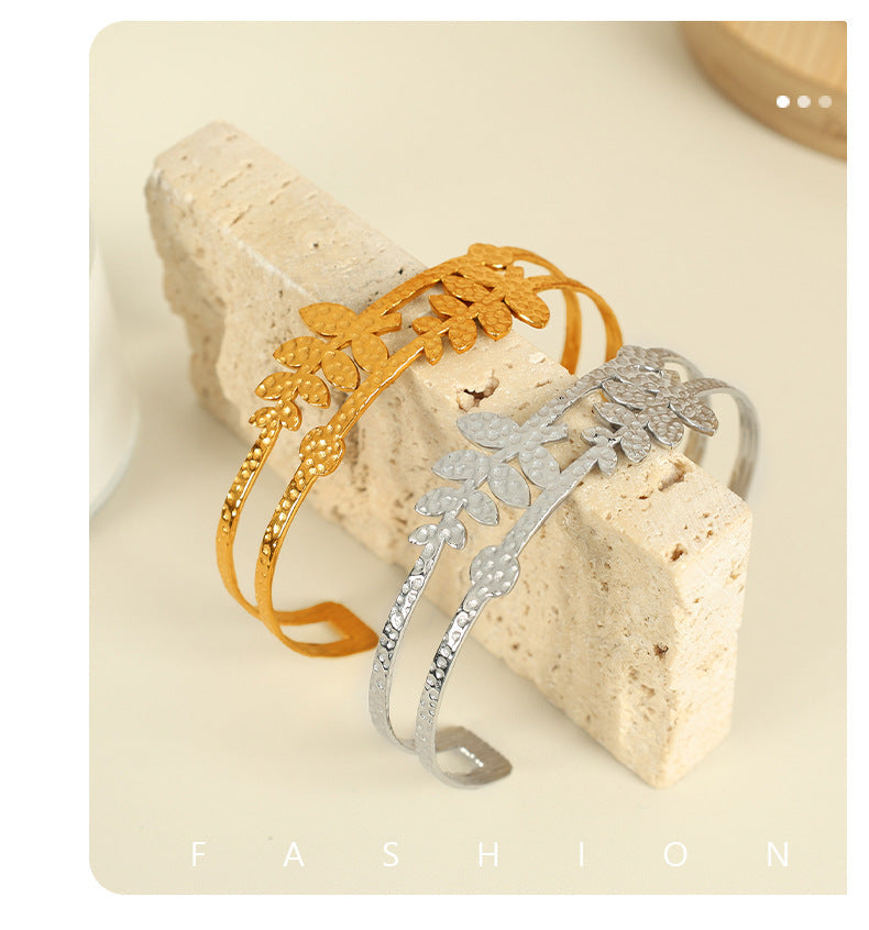 Simple Style Leaves Solid Color Flower Titanium Steel 18K Gold Plated Bangle In Bulk