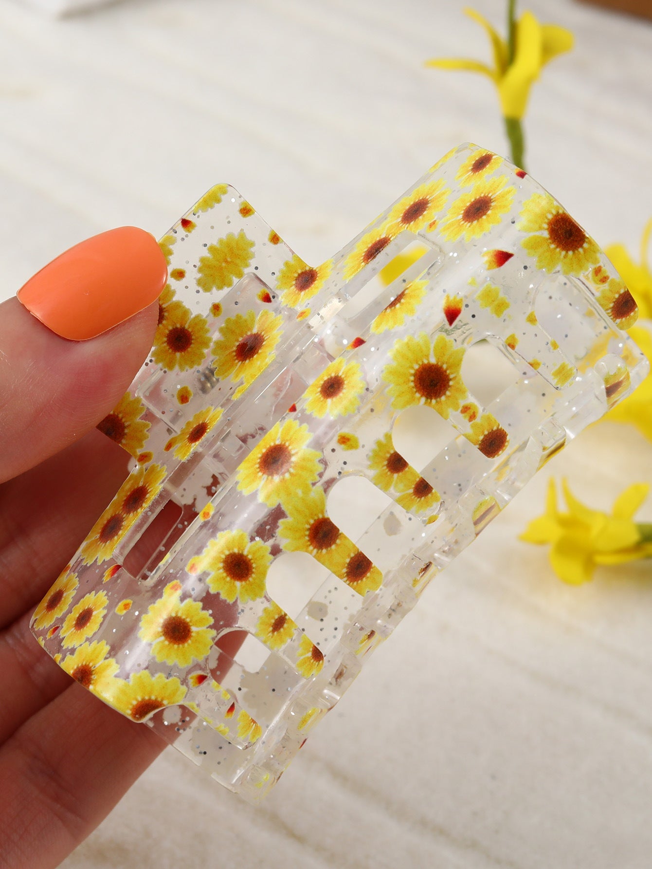 Women's Simple Style Sunflower Acetic acid sheets Hair Claws