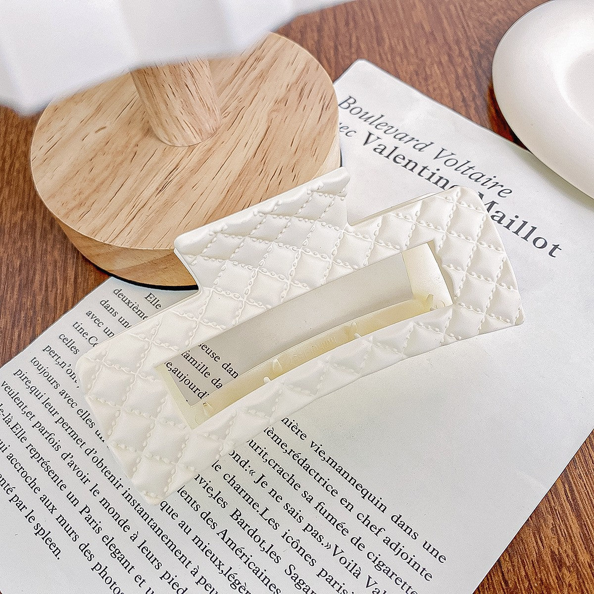 Women's Elegant Simple Style Solid Color Plastic Hair Claws