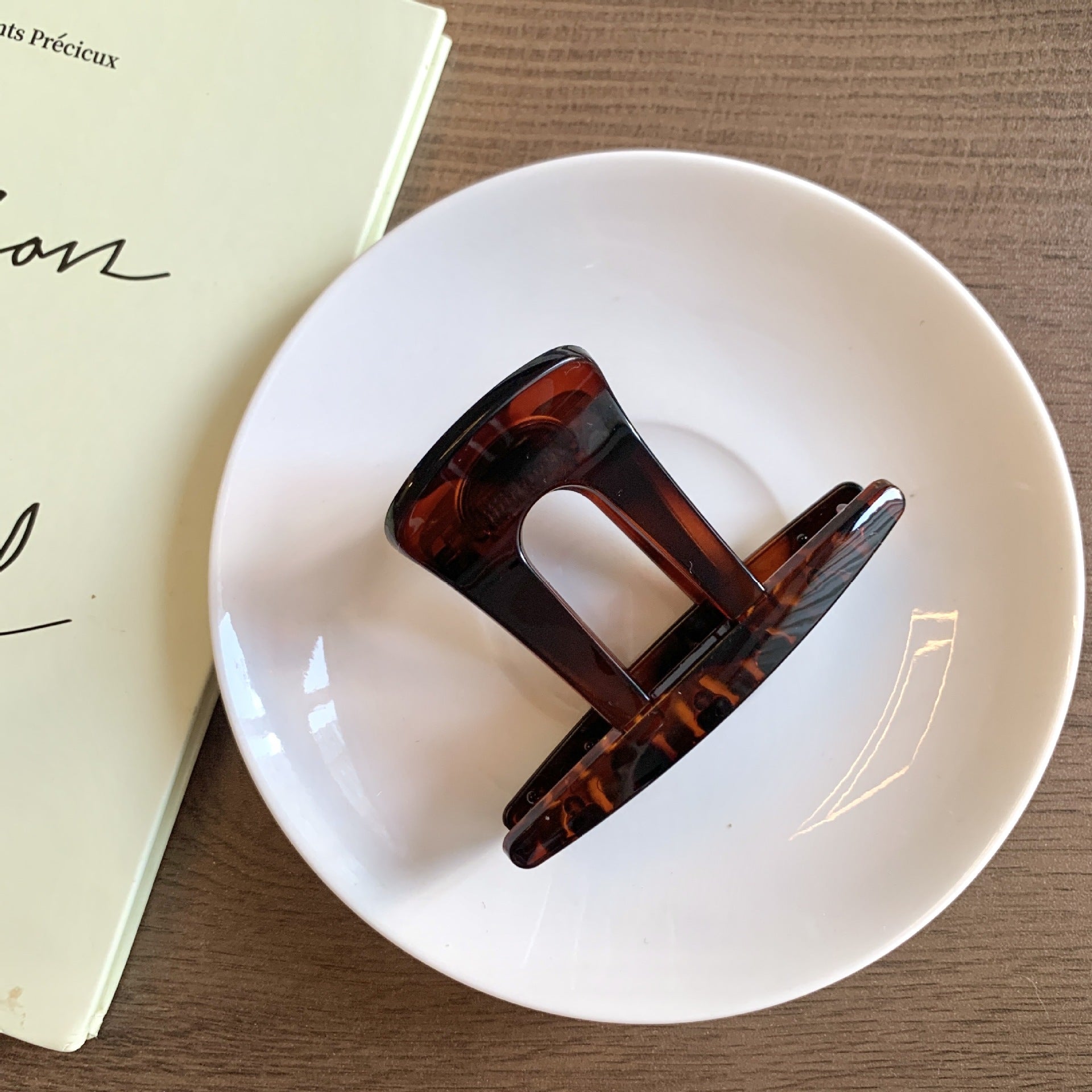 Women's Simple Style Top Hat Solid Color Plastic Hair Claws