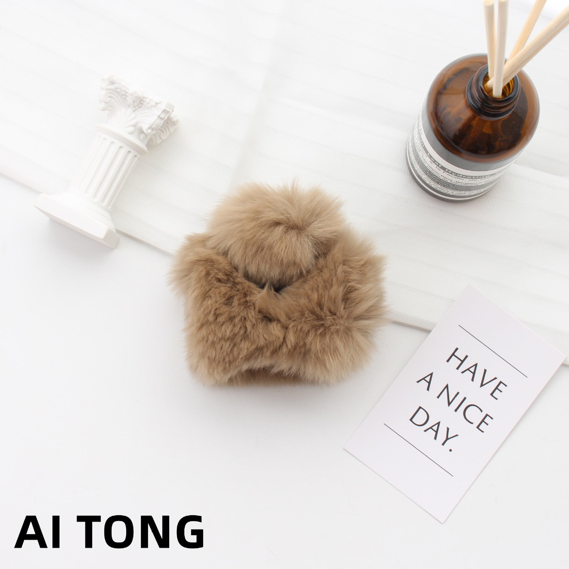 Women's Simple Style Classic Style Solid Color rabbit fur Hair Claws