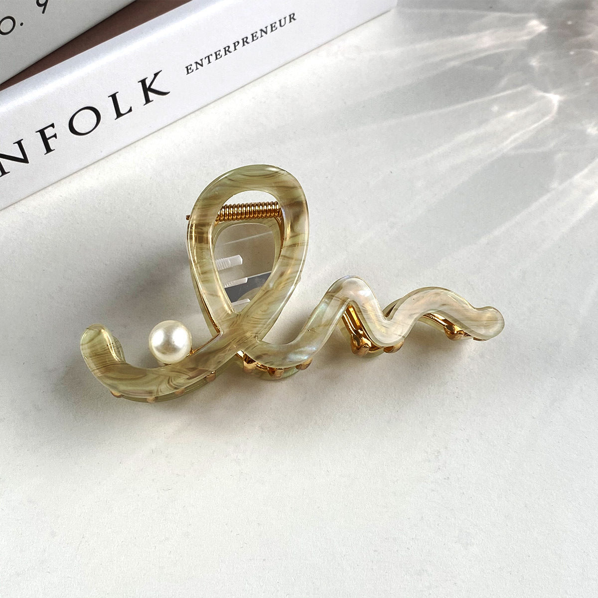 Women's Casual Simple Style Geometric Acetic acid sheets Hair Claws