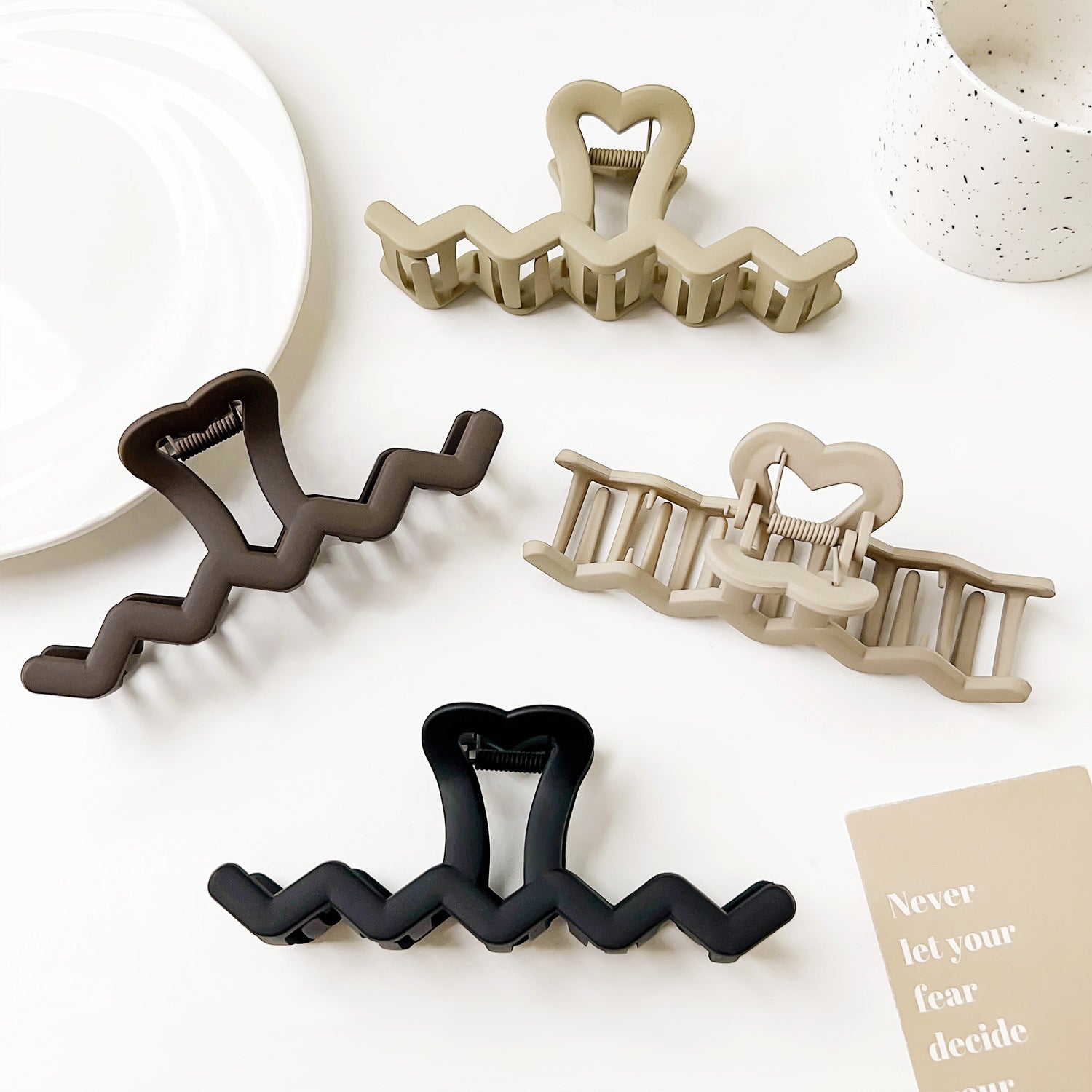 Women's Simple Style Waves Arylic Hair Claws