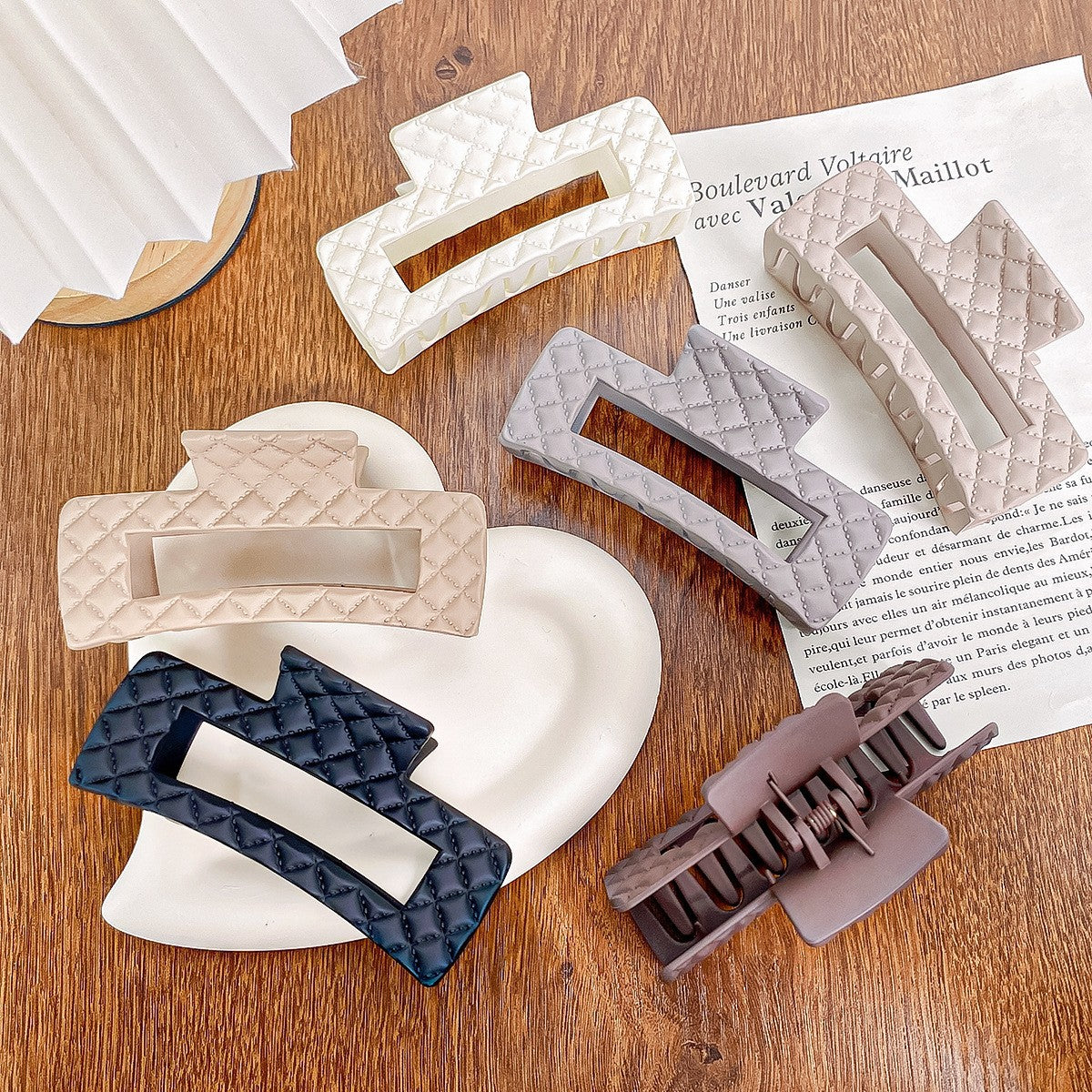 Women's Elegant Simple Style Solid Color Plastic Hair Claws