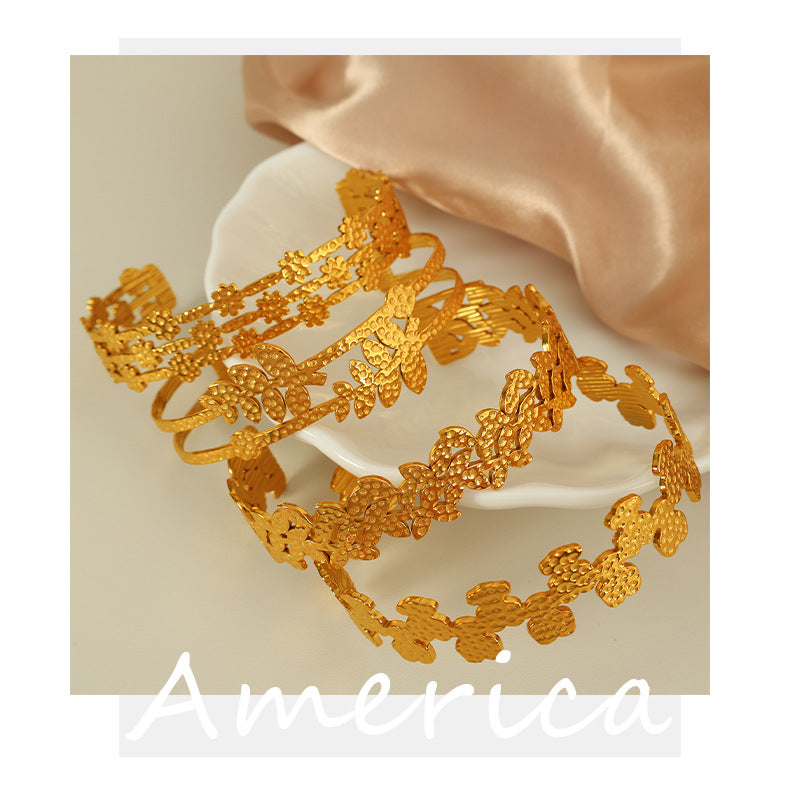Simple Style Leaves Solid Color Flower Titanium Steel 18K Gold Plated Bangle In Bulk