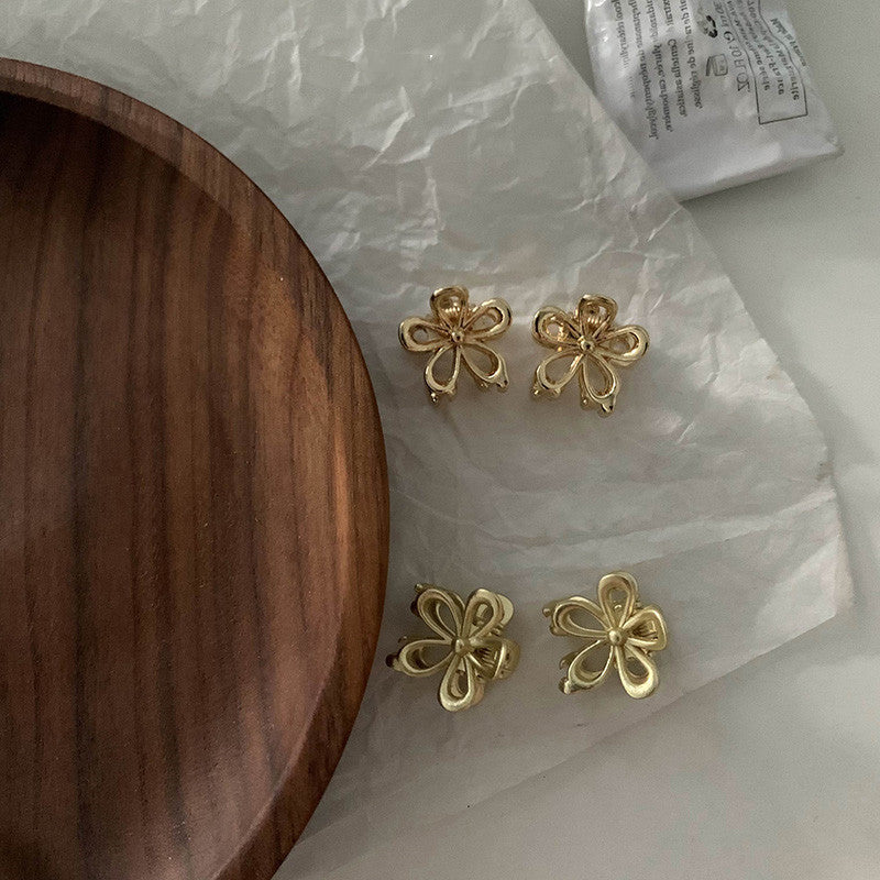 Women's Sweet IG Style Flower Metal Hollow Out Hair Claws