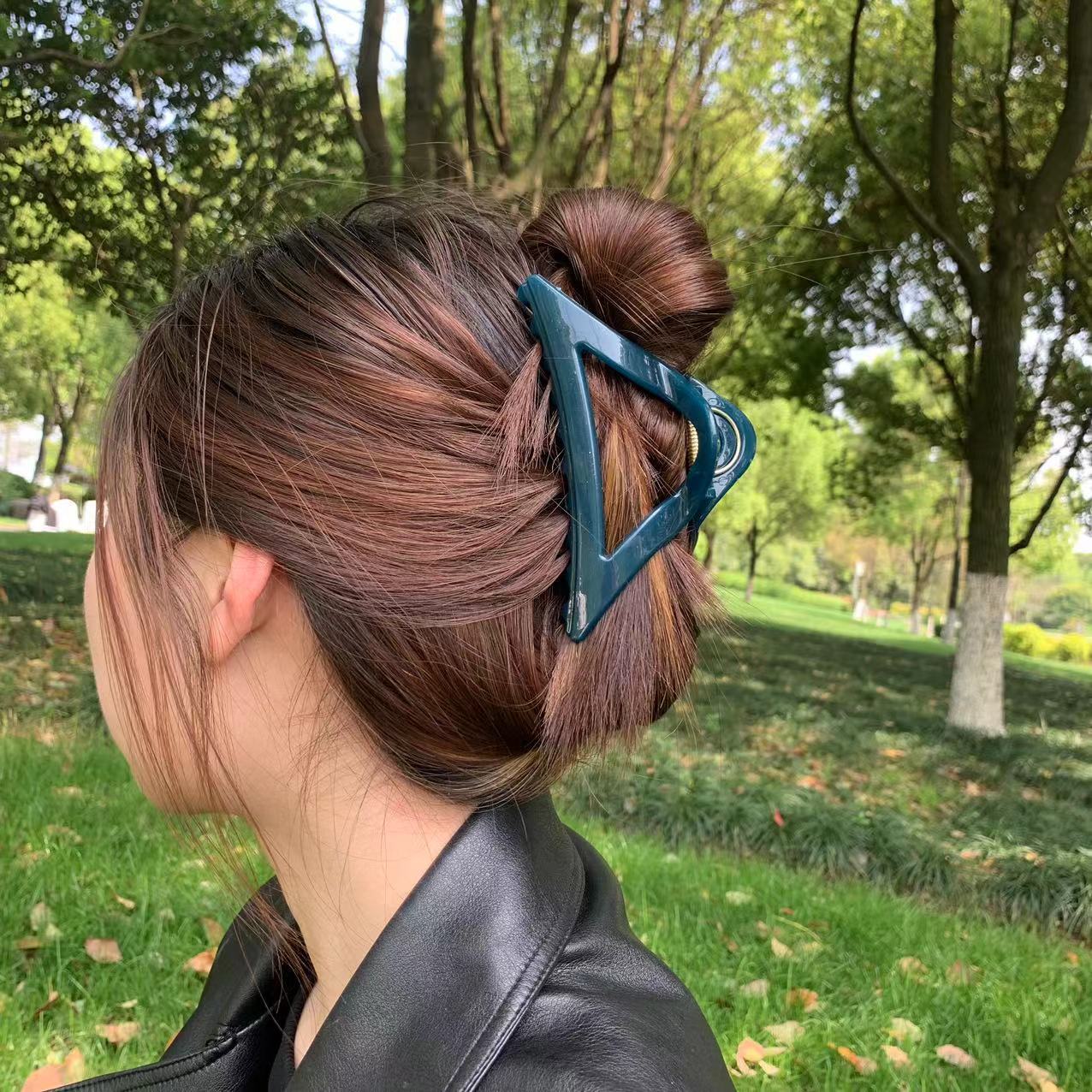 lady triangle arylic stoving varnish hair claws