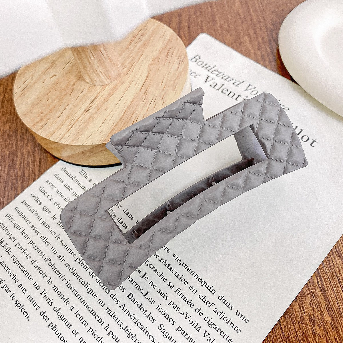 Women's Elegant Simple Style Solid Color Plastic Hair Claws